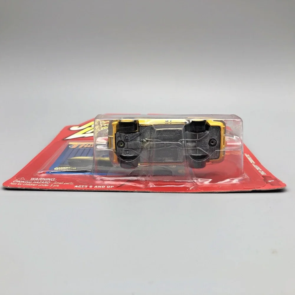Johnny Lightning Chevy Thunder 1963 Chevrolet Corvette Car Yellow Diecast 1/64‎